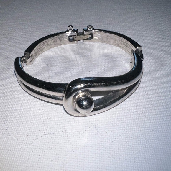 Jewelry - Silver Tone Cuff Bracelet Modern Geometric Knot Ball Clasp Bangle